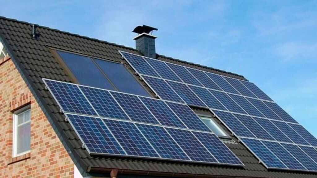 poner-placas-solares-en-casa-de-6-000-euros-en-adelante-compensa-el-autoconsumo